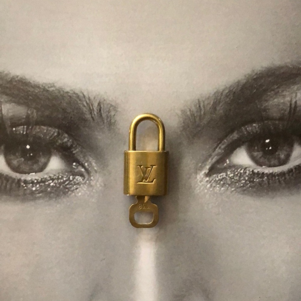 LV 338 lock and key